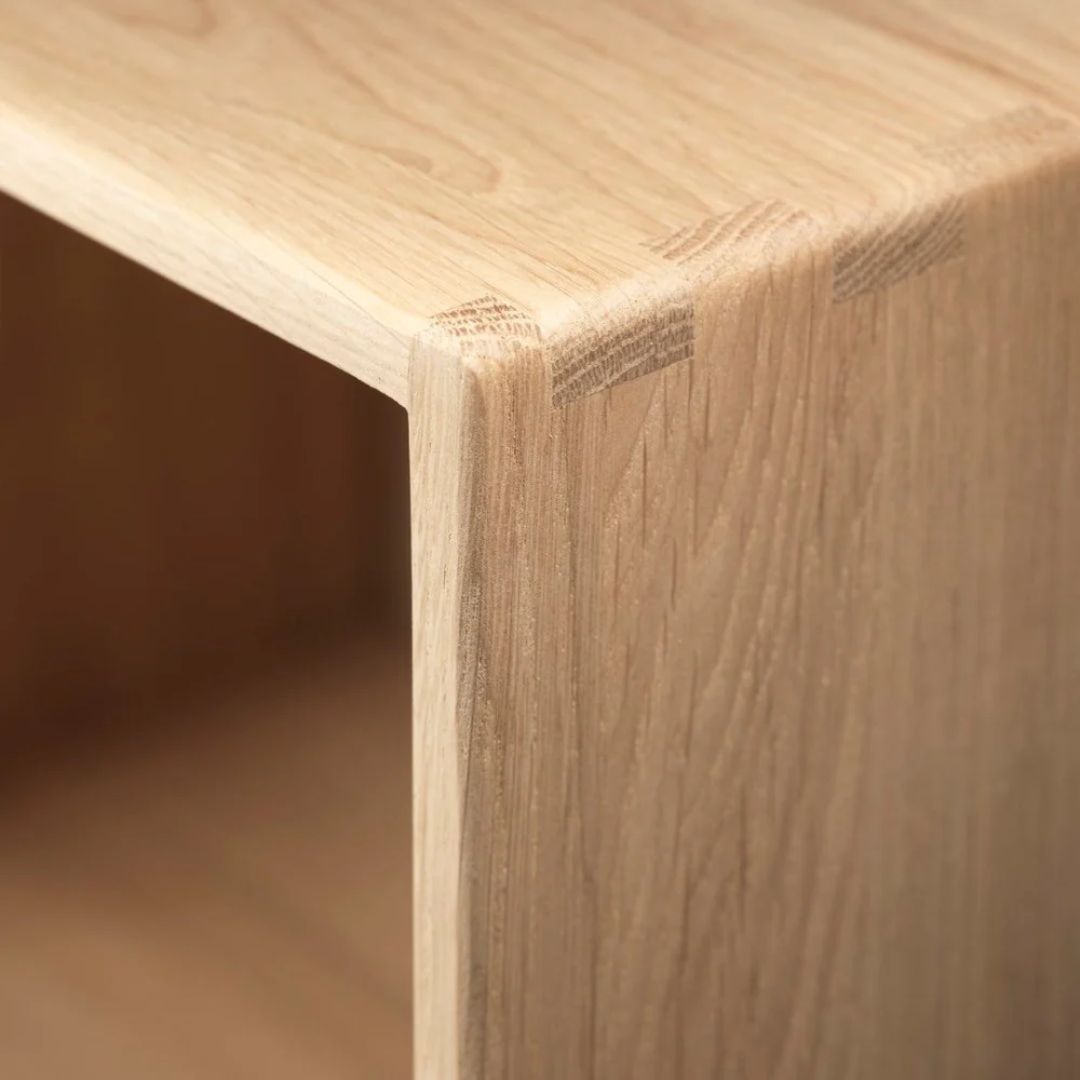 B98 Bookcase